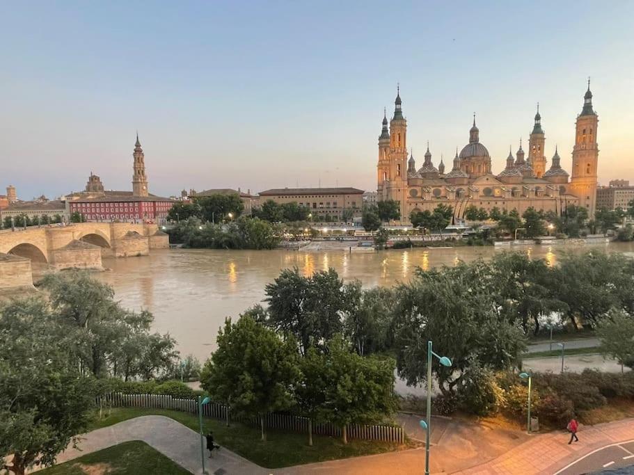 Apartamento Con Vistas Al Pilar Con Aparcamiento Privado Saragozza Esterno foto