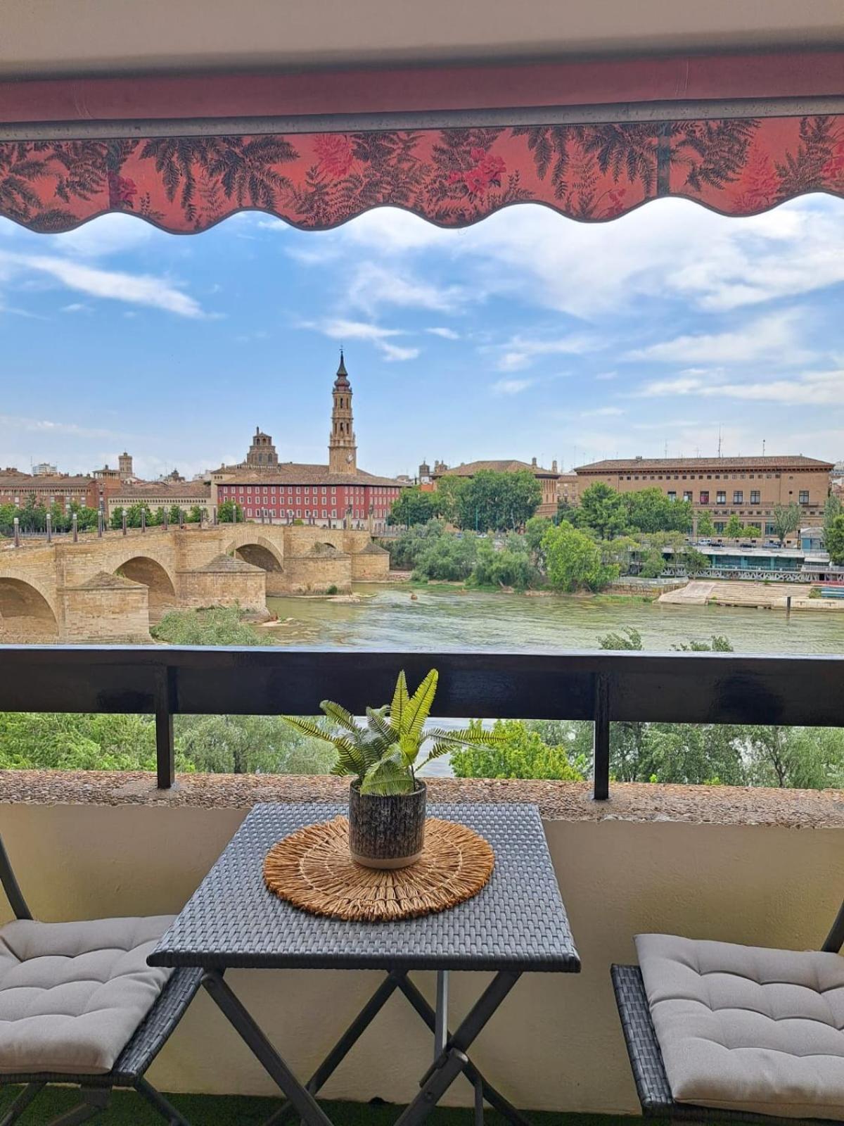 Apartamento Con Vistas Al Pilar Con Aparcamiento Privado Saragozza Esterno foto